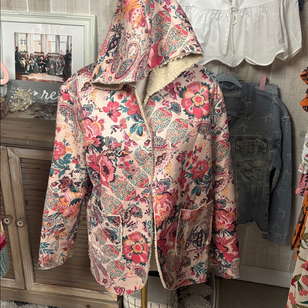 B156 *LAST ONE* Beige Vintage Paisley Floral Printed Sherpa Lined Hooded Jacket - Picture 5 of 6
